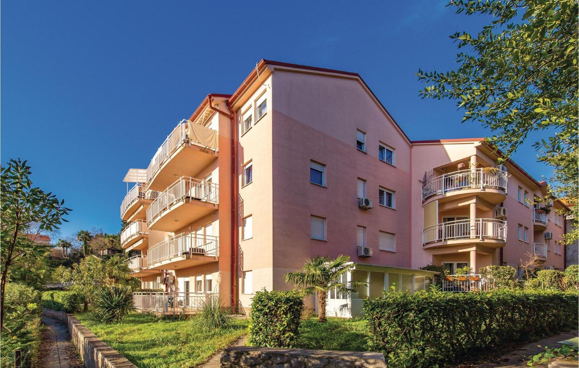 1 Bedroom Amazing Apartment In Rijeka Exteriör bild